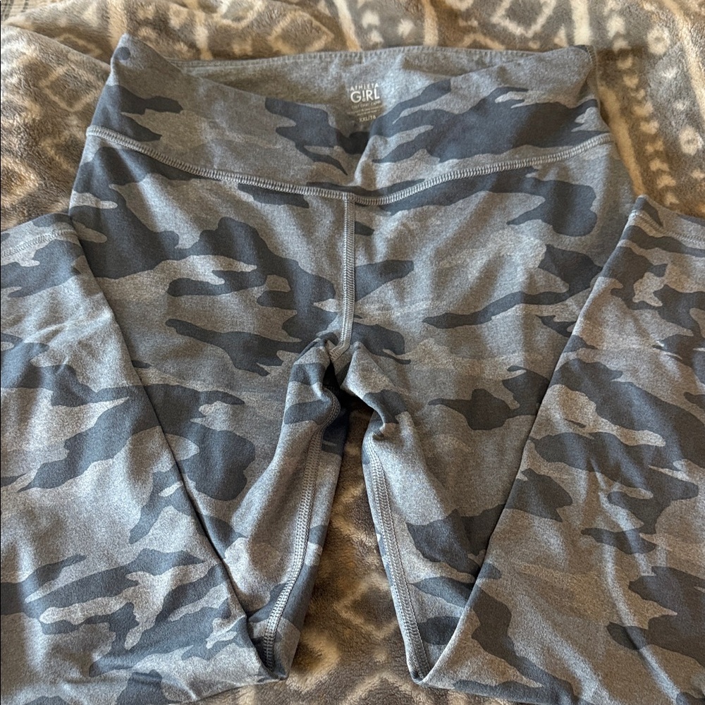 Athleta Girl Chit Chat Capri Gray Camo Leggings